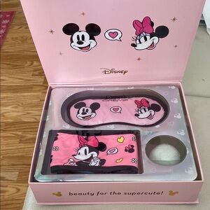 The Creme Shoppe Disney Minnie Mouse Sleep Mask, Headband & Bath Bomb Set NEW